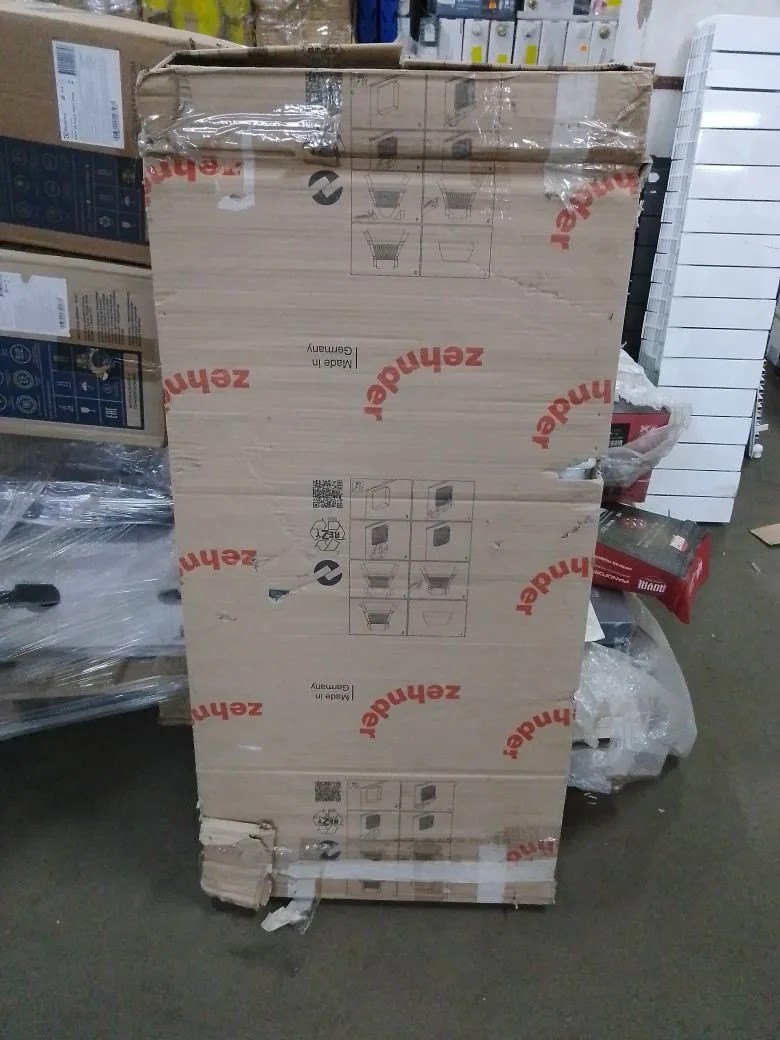 Радиатор труб. Zehnder Charleston Retrofit 3057, 24 сек.1/2 бок.подк. RAL9016 (кроншт.в компл)