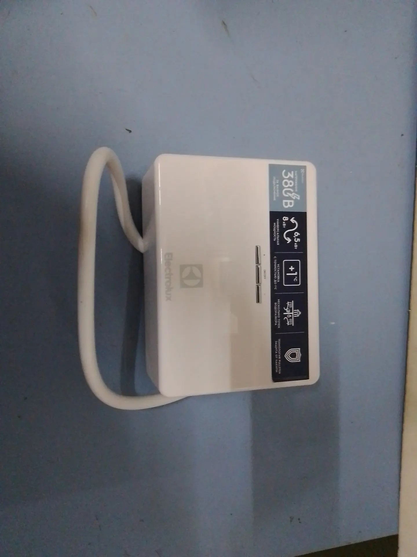 Водонагреватель проточный Electrolux NPX 8 AQUATRONIC DIGITAL PRO