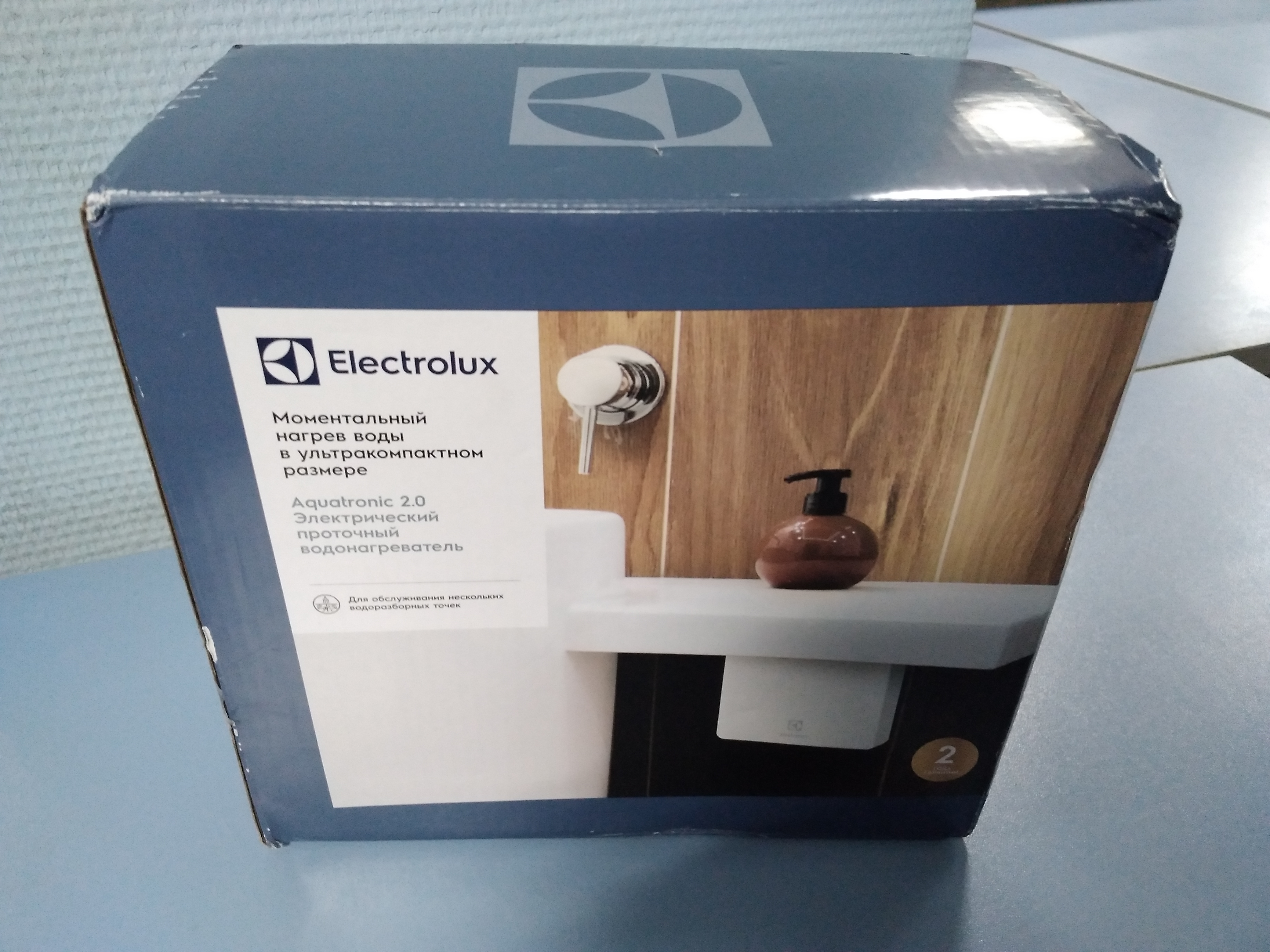 Водонагреватель проточный Electrolux NP 4 AQUATRONIC 2.0