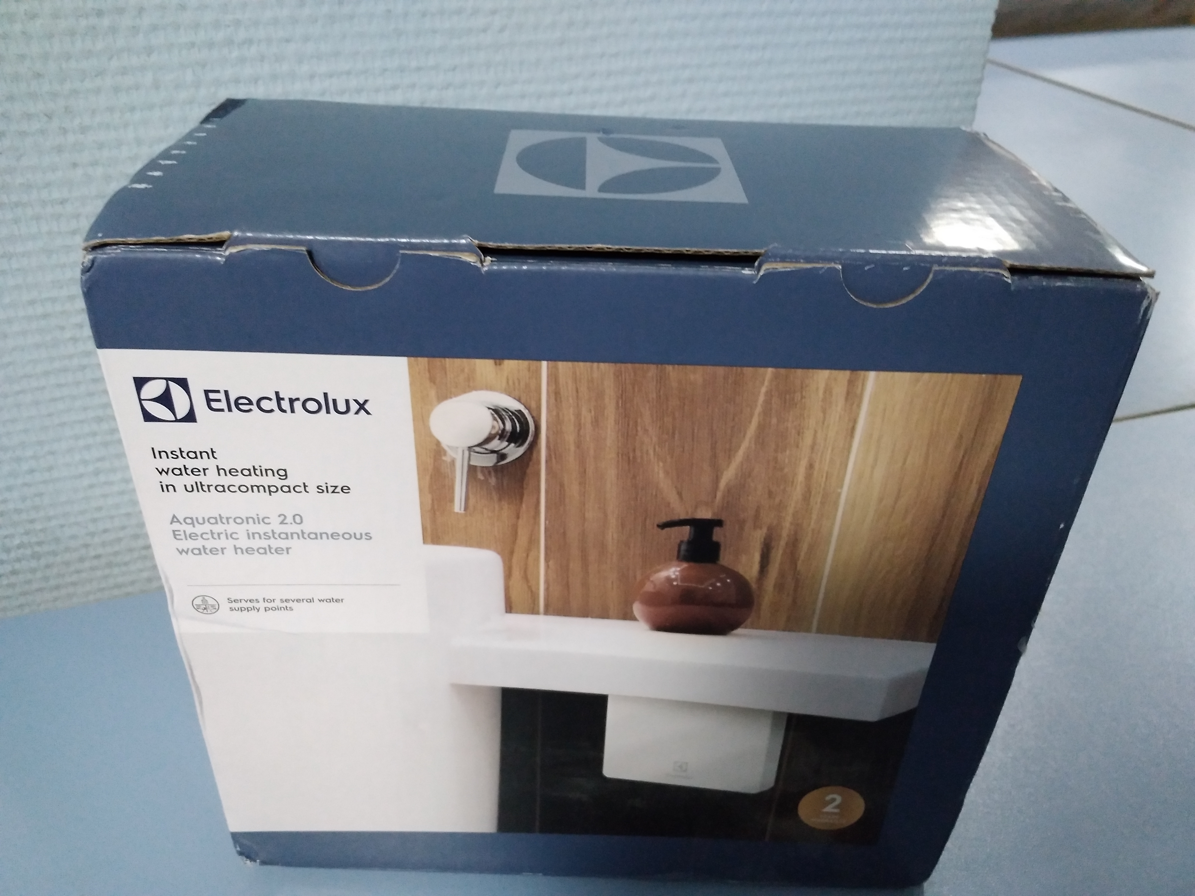 Водонагреватель проточный Electrolux NP 4 AQUATRONIC 2.0