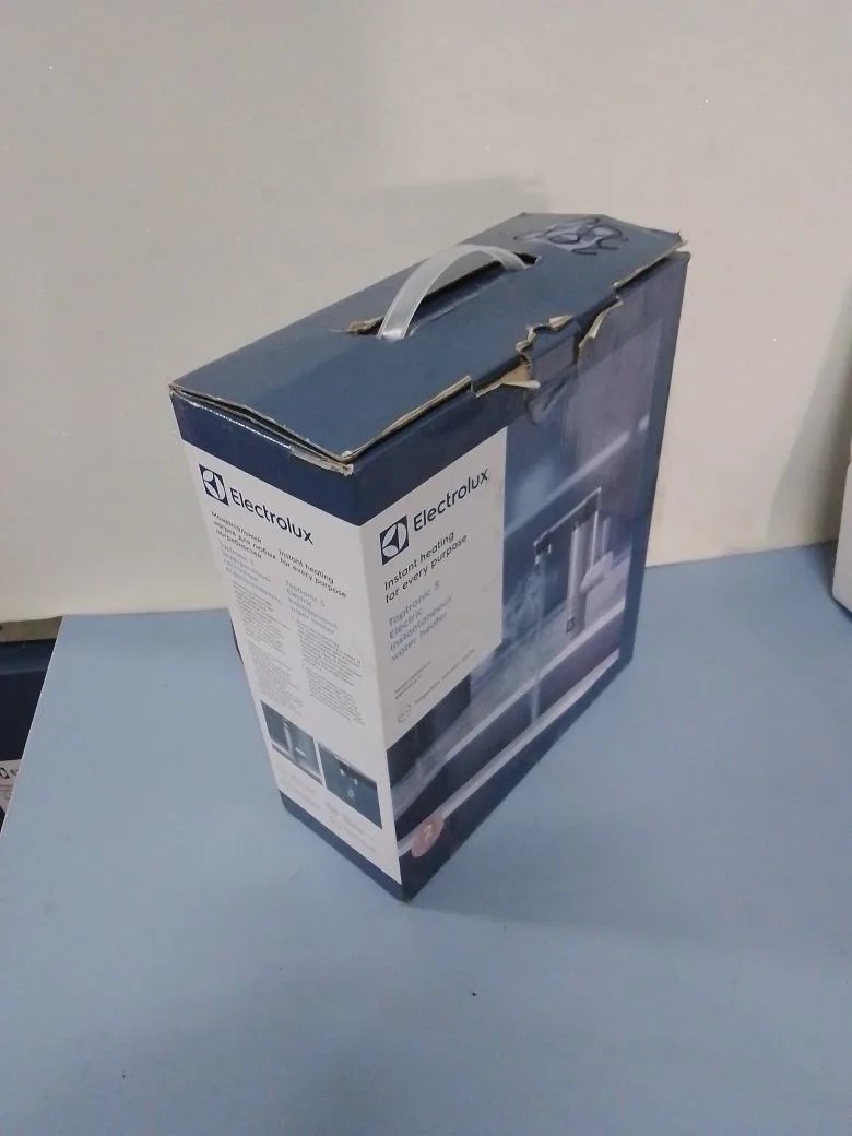 Водонагреватель проточный Electrolux Taptronic S