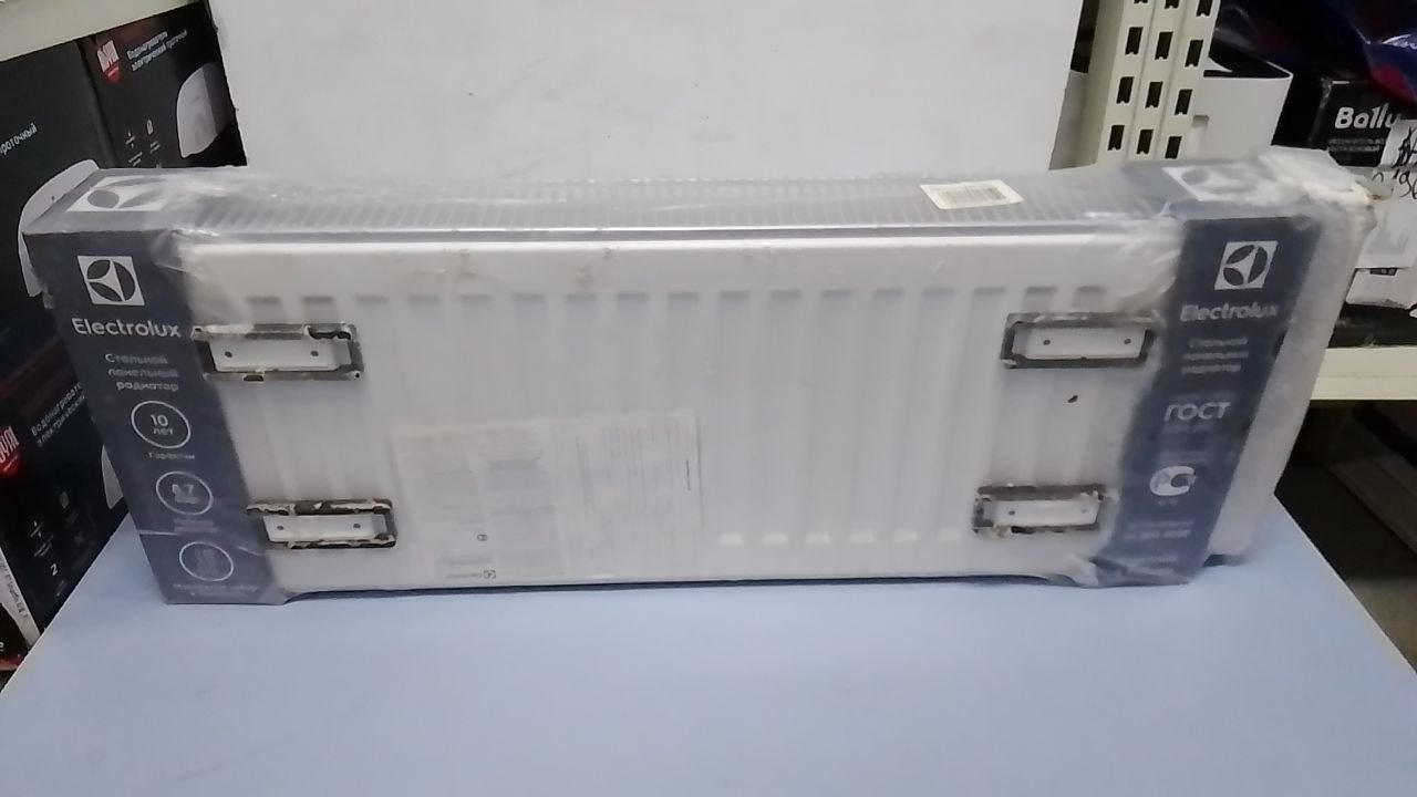 Радиатор панельный Electrolux COMPACT C22-300-800 RAL9016