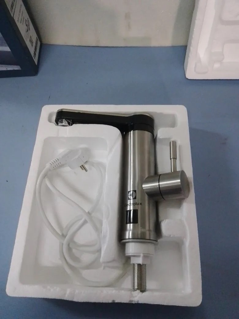 Водонагреватель проточный Electrolux Taptronic S